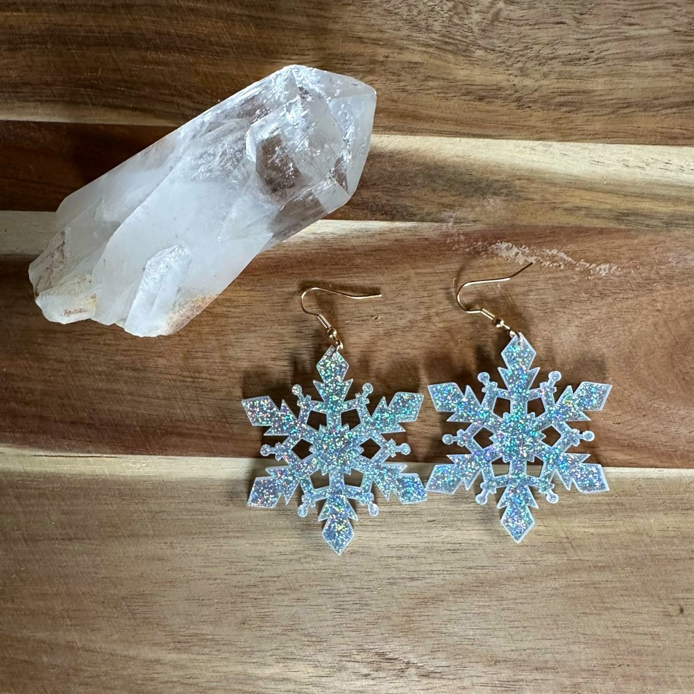 Acrylic Snowflake ❄️ dangling holographic earrings 🆕